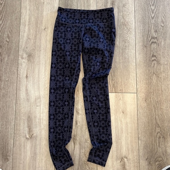 lululemon athletica Pants - Beautiful pair of Lululemon yogas